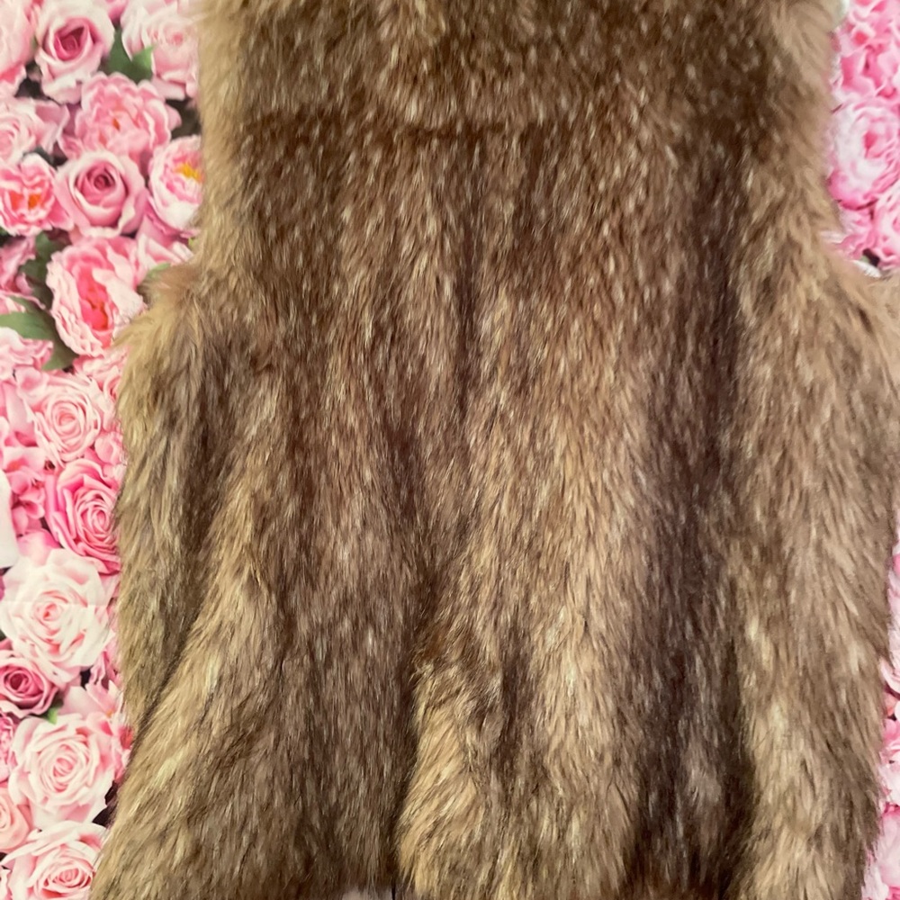 Rose colored fur vest mixed with black fully lined with side pockets - Picture 2 of 2